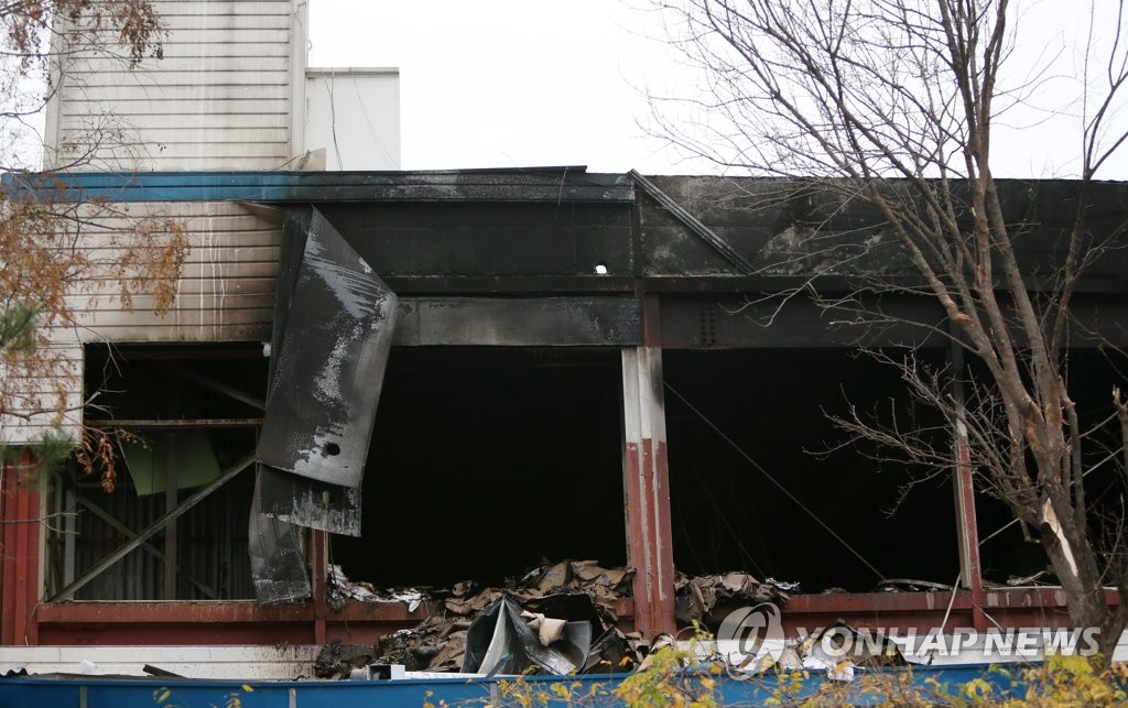 3명 사망 공장 화재가 지나간 자리