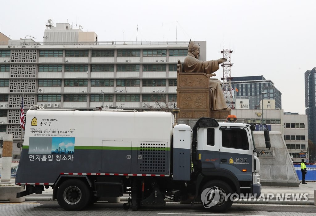 서울시, 미세먼지 계절관리제 관련 도로청소 시연