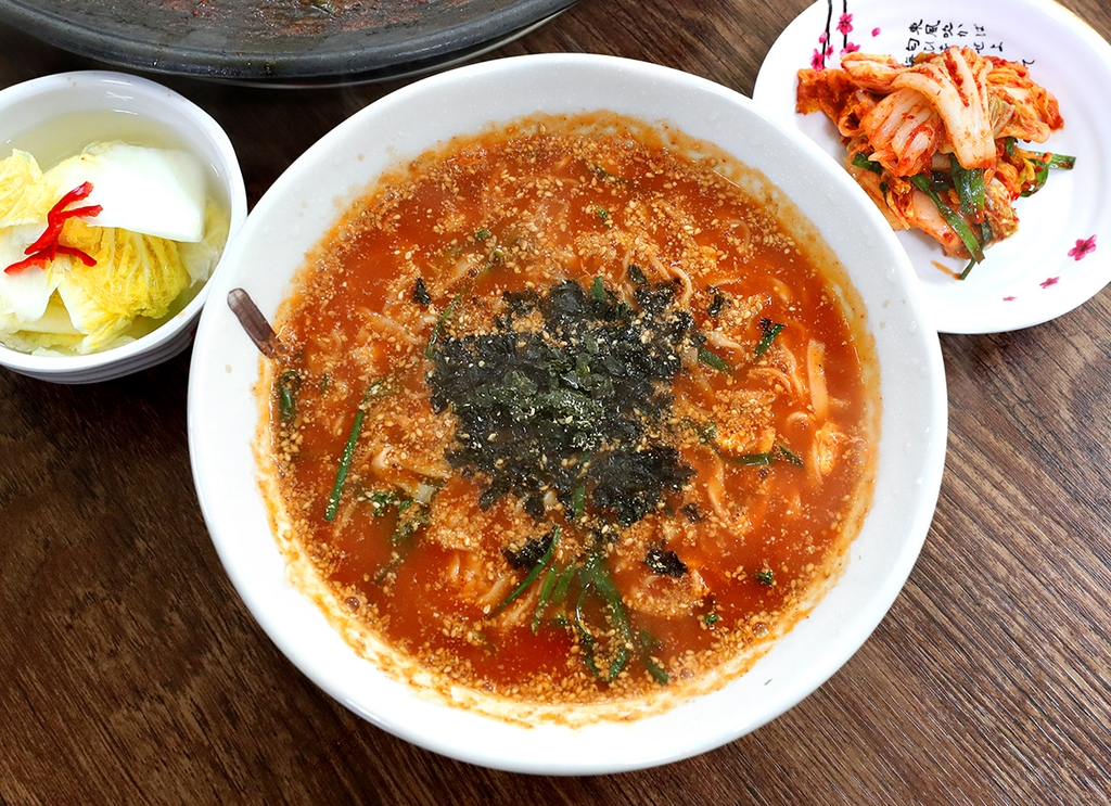 [酒먹방] 여럿이 함께 먹는 태백 물닭갈비