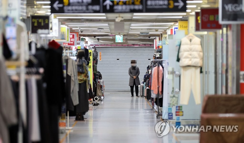 활기 잃은 지하쇼핑센터