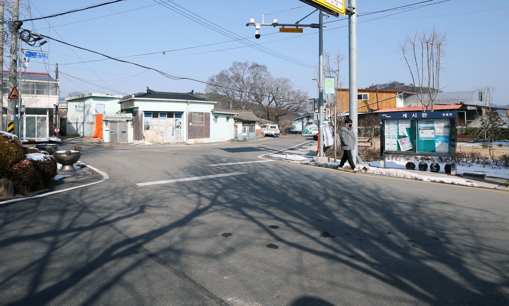 [인구재앙] ③ [르포] 과자 봉지 변색할까 신문지 덮어둔 시골상점(끝)