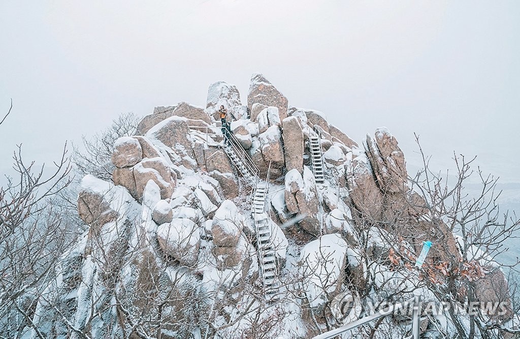 설경이 아름다운 서산 팔봉산