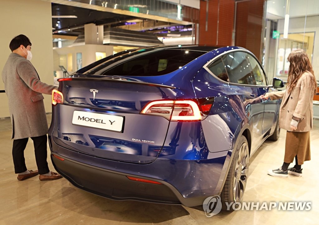 롯데백화점, 테슬라 Model Y 최초 공개