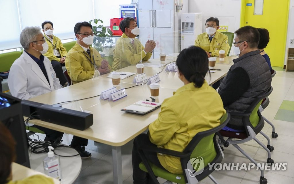 국립정신건강센터 방문한 권덕철 장관