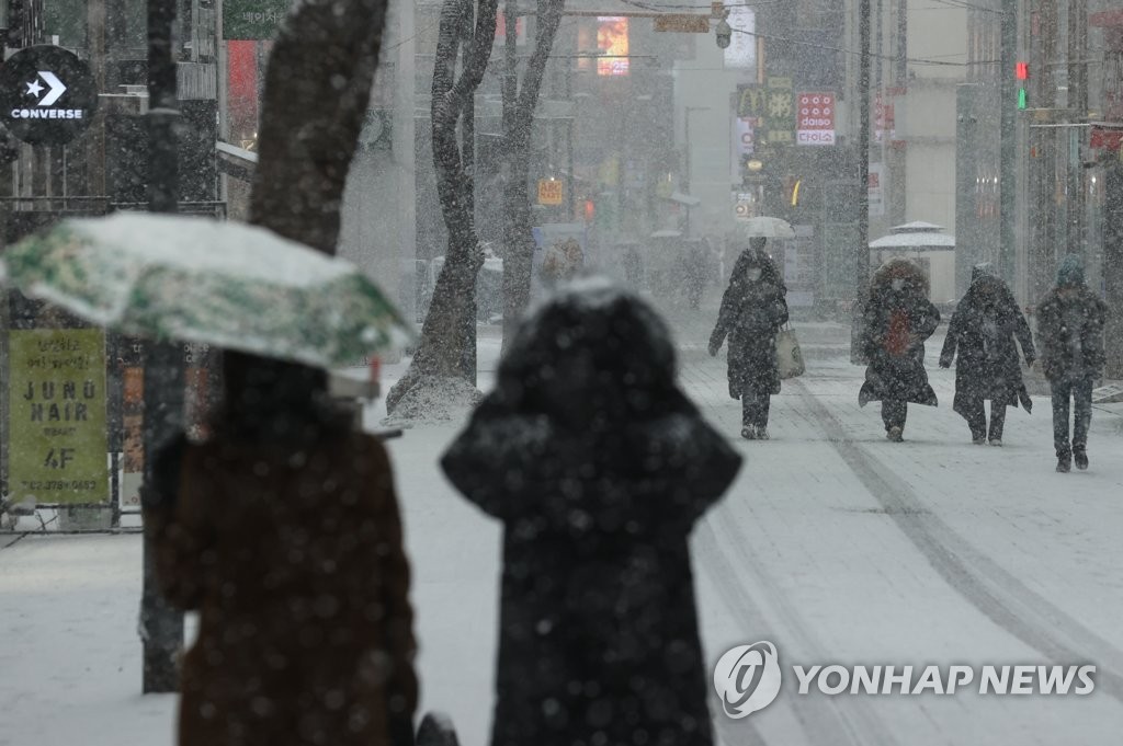 눈 내리는 명동