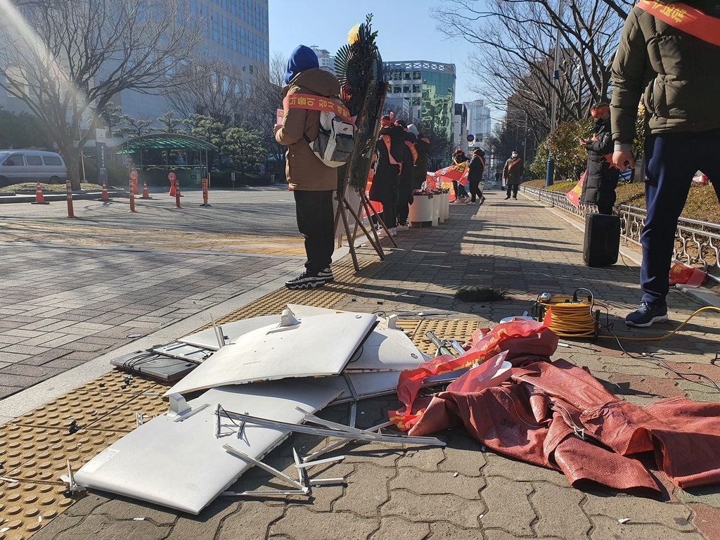 손님들 밤에 김해·양산으로 몰려가 부산 PC방 업주 항의 집회