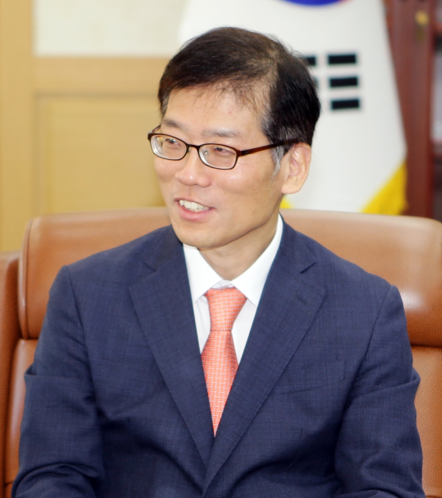 김우진 신임 울산법원장 취임…사법부 본연 모습 찾자