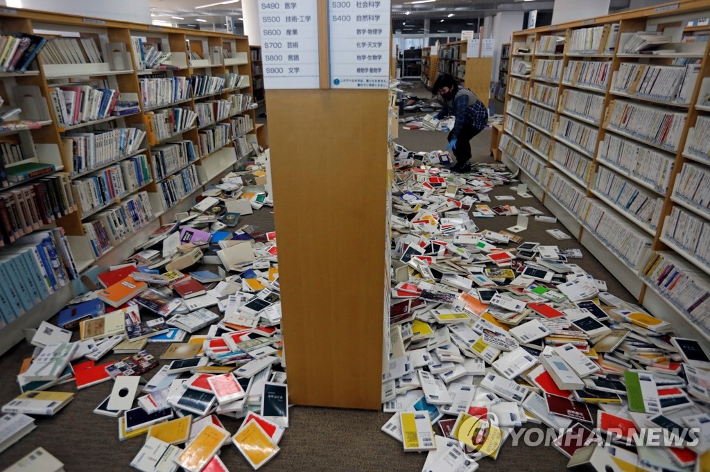 10년 전 악몽 떠올라…日지진 피해지 마트·공장 휴업도(종합)