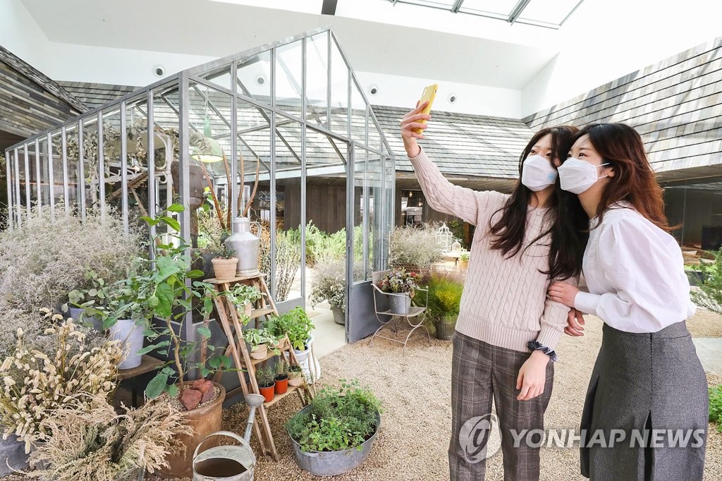 현대프리미엄아울렛 스페이스원 리테일 테라피 즐겨요