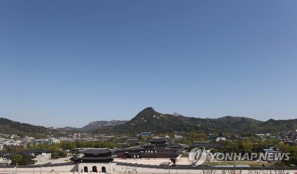 경복궁과 푸른 하늘