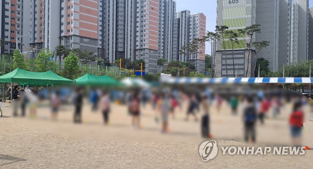 재학생 확진자 나온 광주 효천초 전수검사