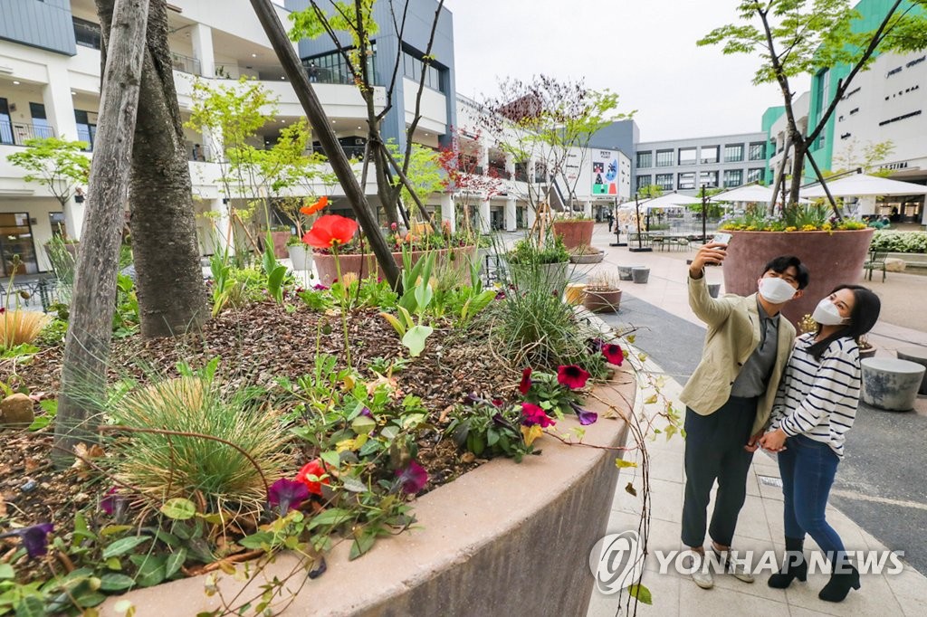 현대프리미엄아울렛 김포점에서 지중해 휴양지를 느껴요