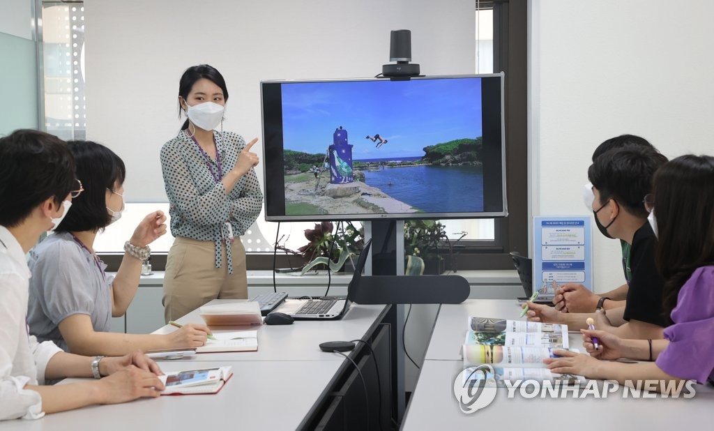 항공사 운항 재개 소식에 분주해진 여행사