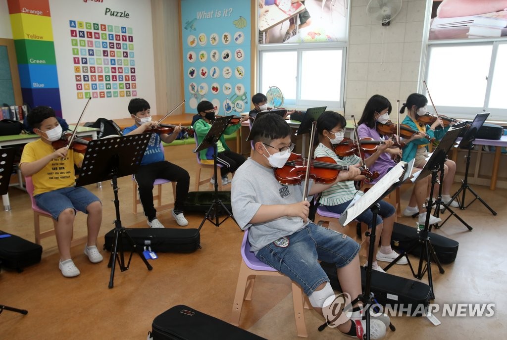 바이올린 켜는 학생들, 담양 만덕초등학교 방과 후 수업