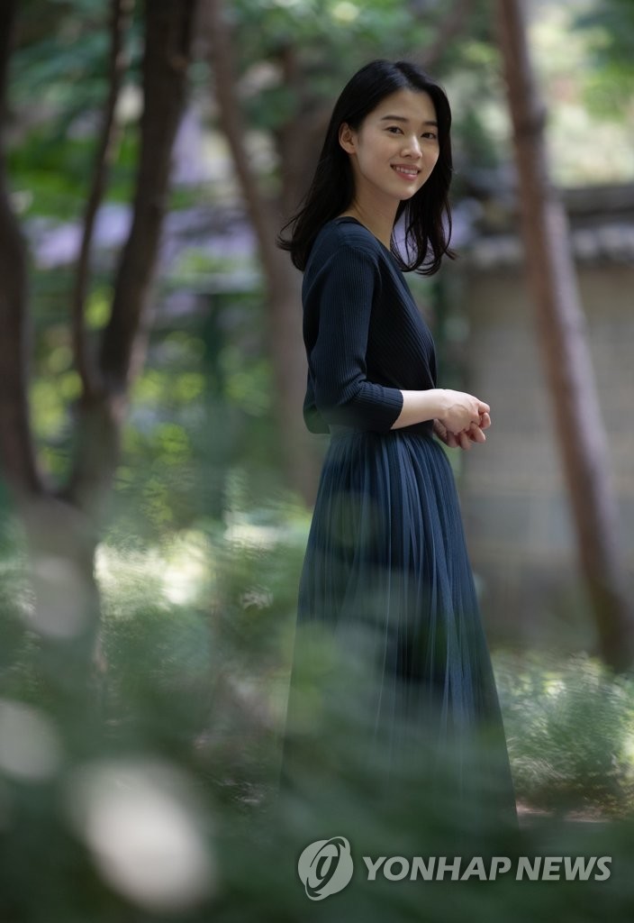 단아한 매력의 배우 정이서