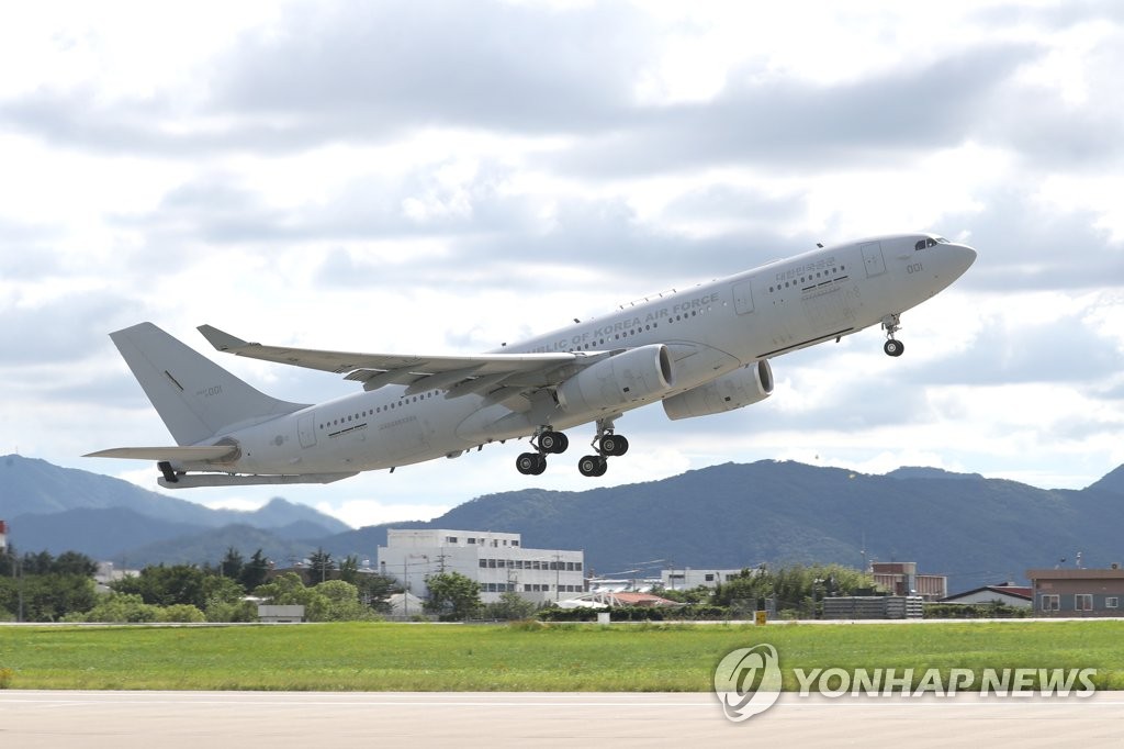 청해부대원 이송할 군 수송기 2대 출발…이르면 20일 귀국할 듯