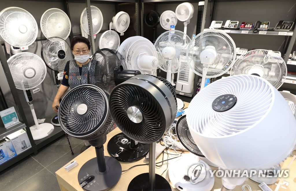 [특징주] 폭염에 에어컨·선풍기 관련주 급등…신일전자 상한가(종합)