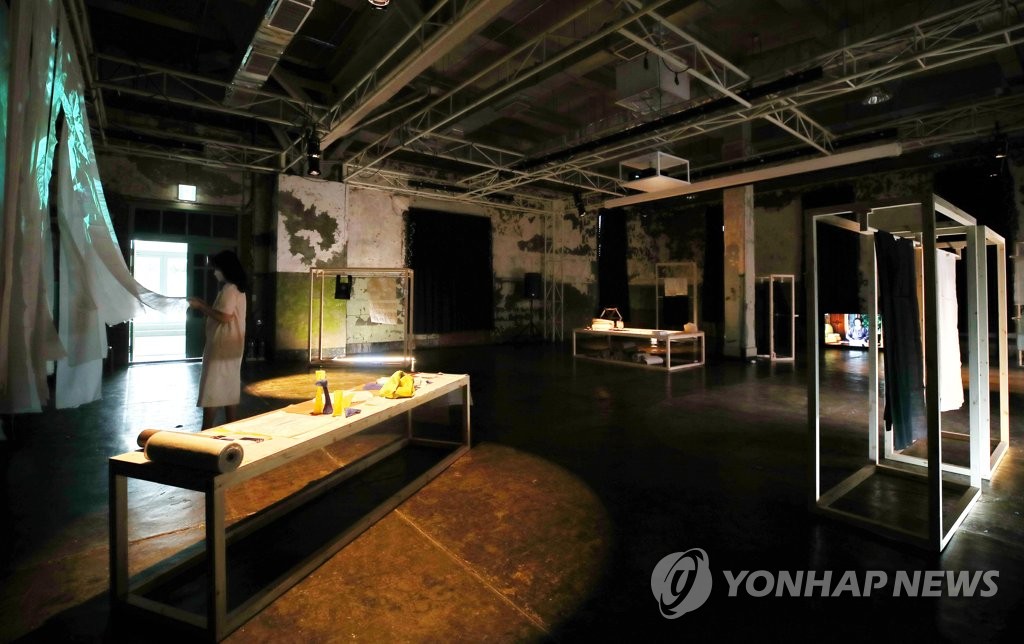 명주 생산자 이야기 담은 함창으로부터 명주로부터