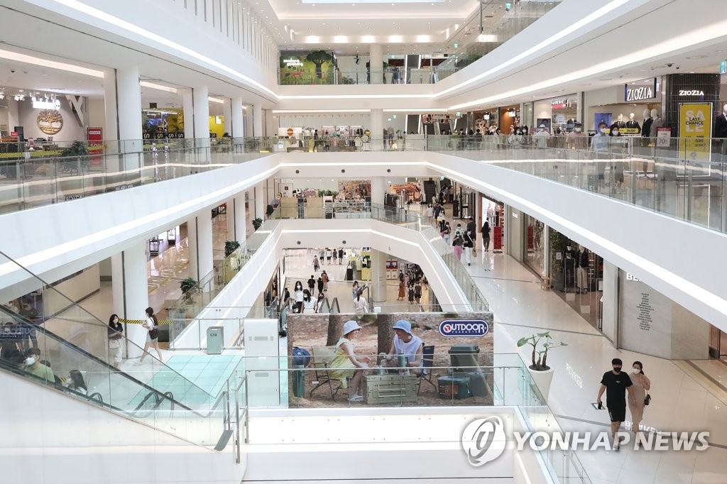 4단계 거리두기…한산한 쇼핑몰