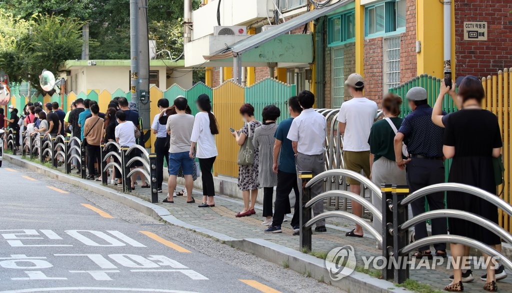 구로구 대형마트발 코로나19 확산 비상