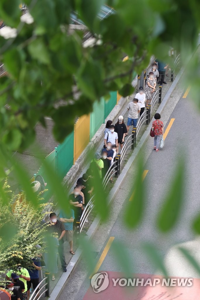 구로구 대형마트발 코로나19 확산 비상