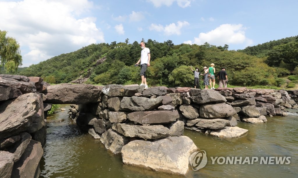 천년 세월 이긴 진천 농다리