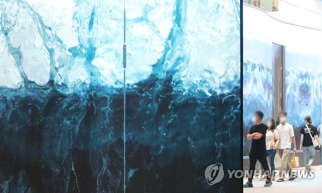 롯데백화점 동탄점 찾은 시민들