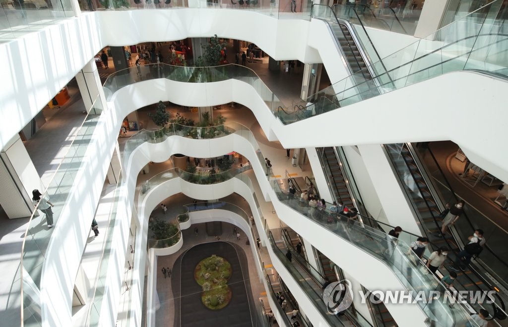 화성시, 확진자 나온 롯데백화점 동탄점에 전직원 검사 명령