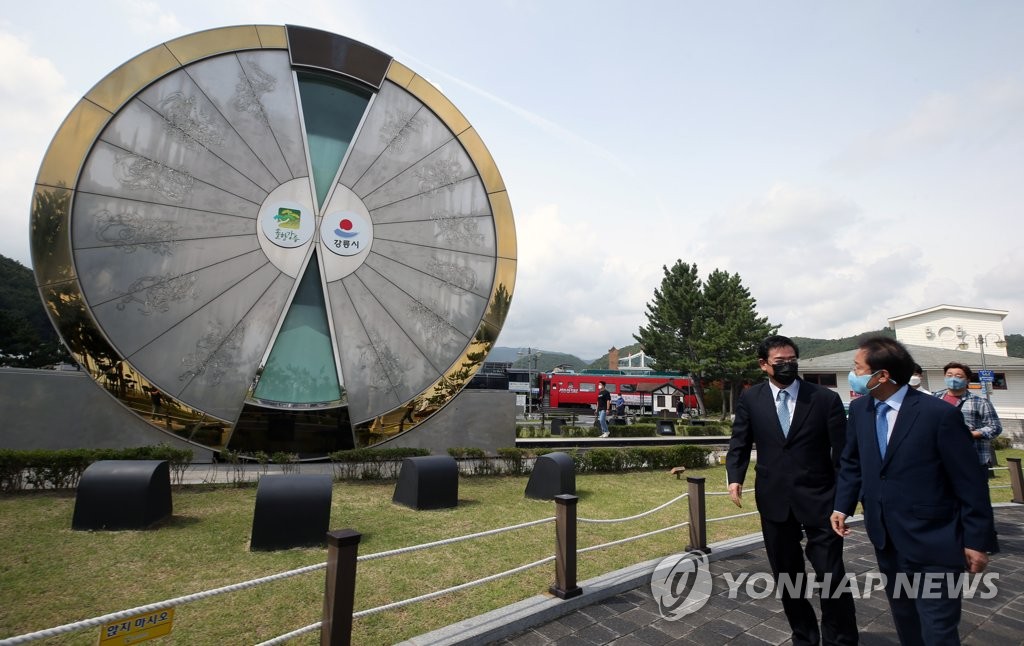 정동진 모래시계 공원 찾은 홍준표 후보