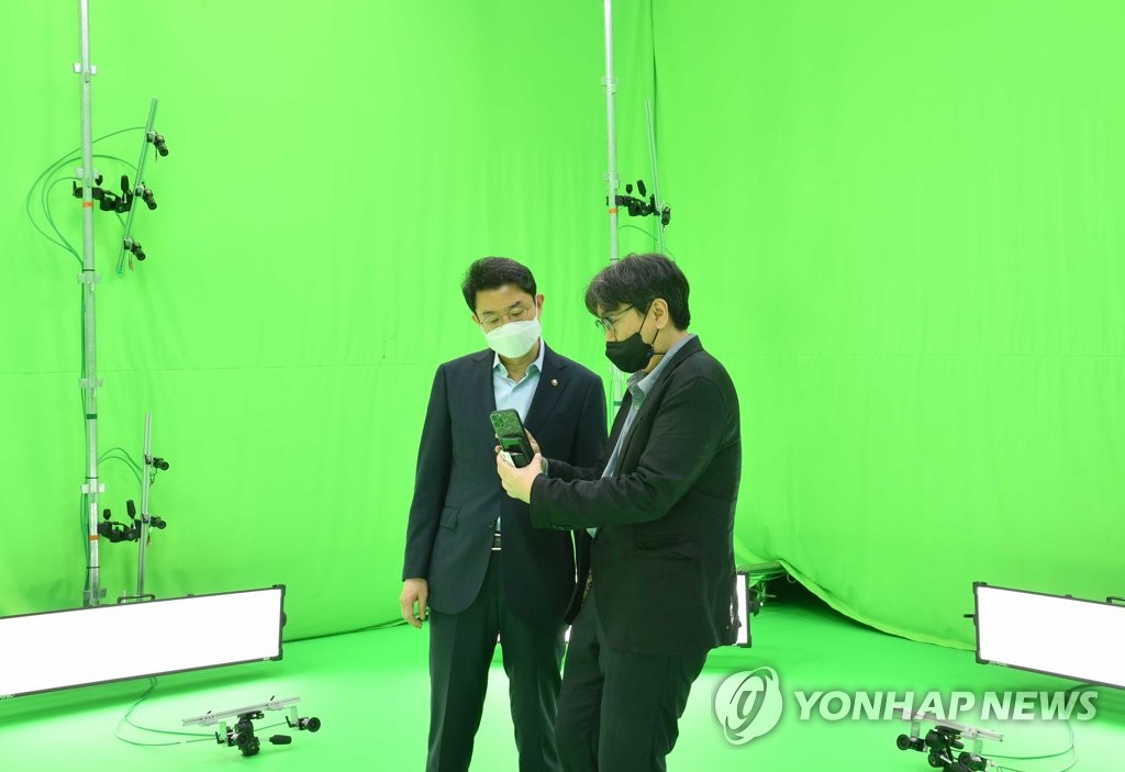 이억원 차관, 첨단·융복합 서비스산업 현장방문