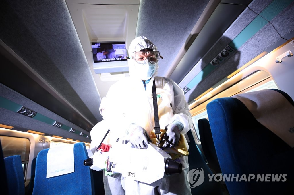 추석 앞두고 열차 방역