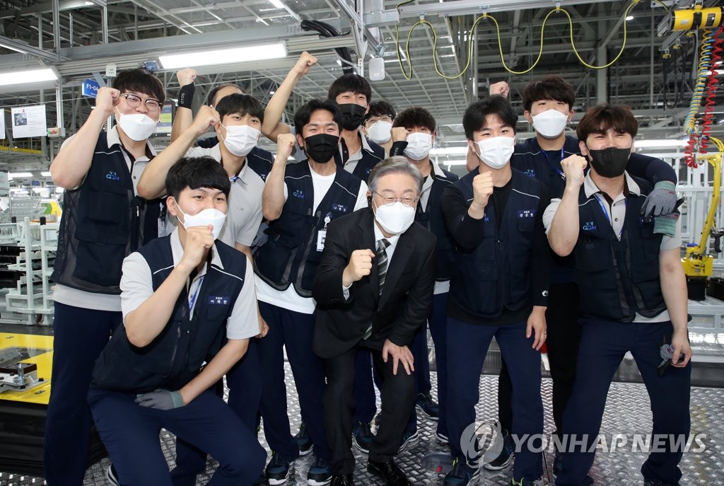광주글로벌모터스 방문한 이재명