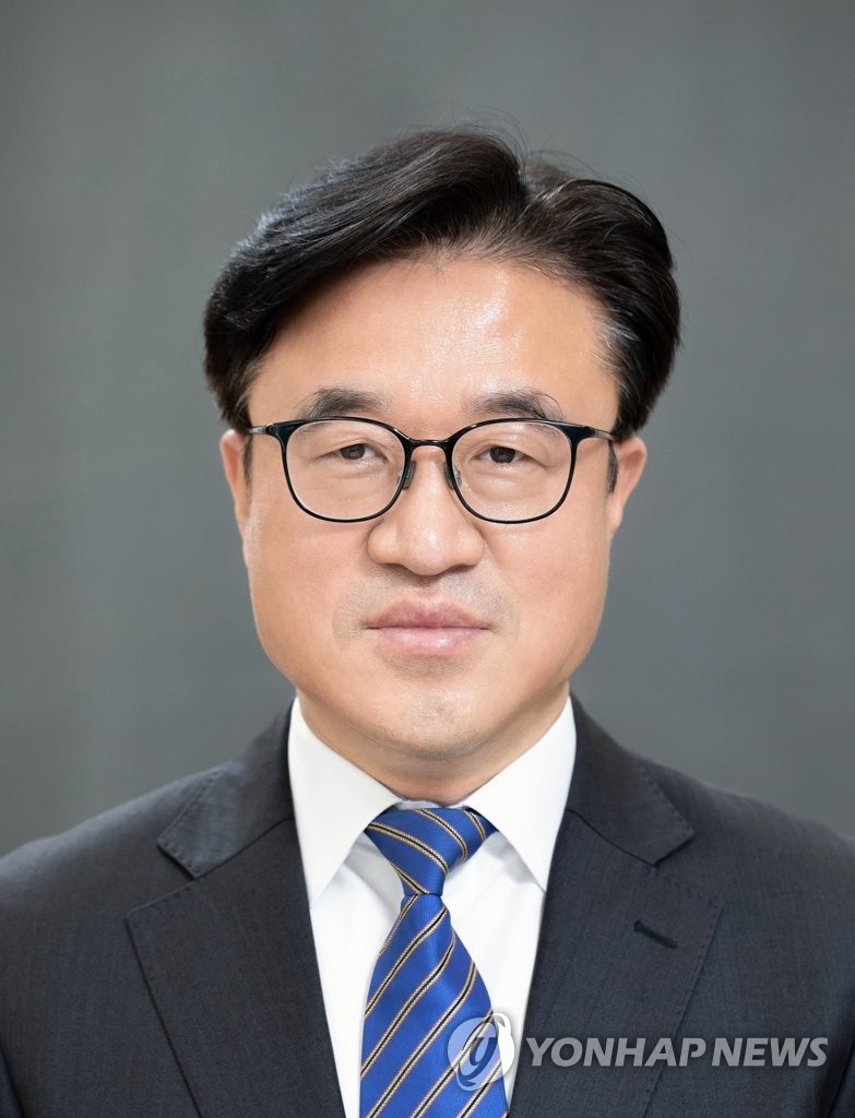 문 대통령, 소청심사위원회 위원장에 최재용 인사혁신처 차장 내정