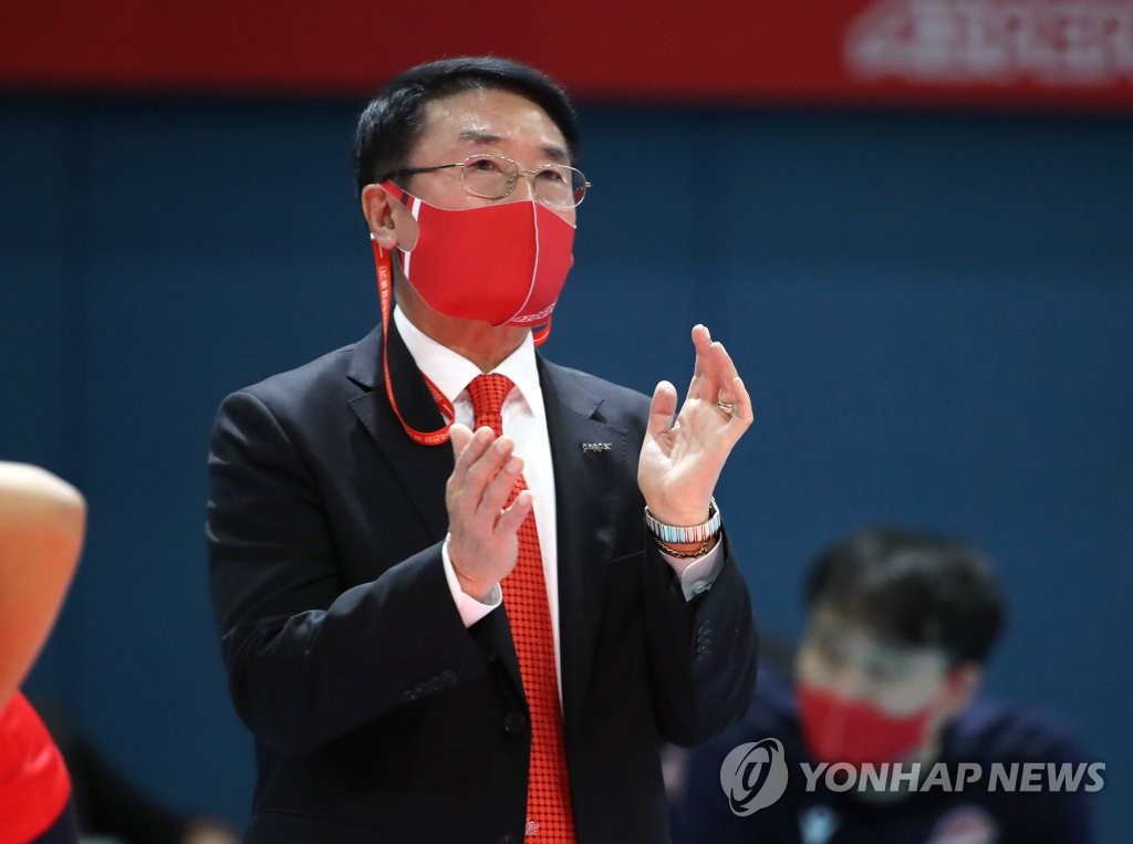 선수 격려하는 김형실 감독