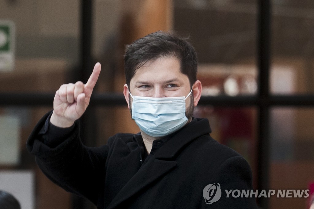 칠레 대선서 극우·좌파 후보 결선 진출…가장 양극화된 선거