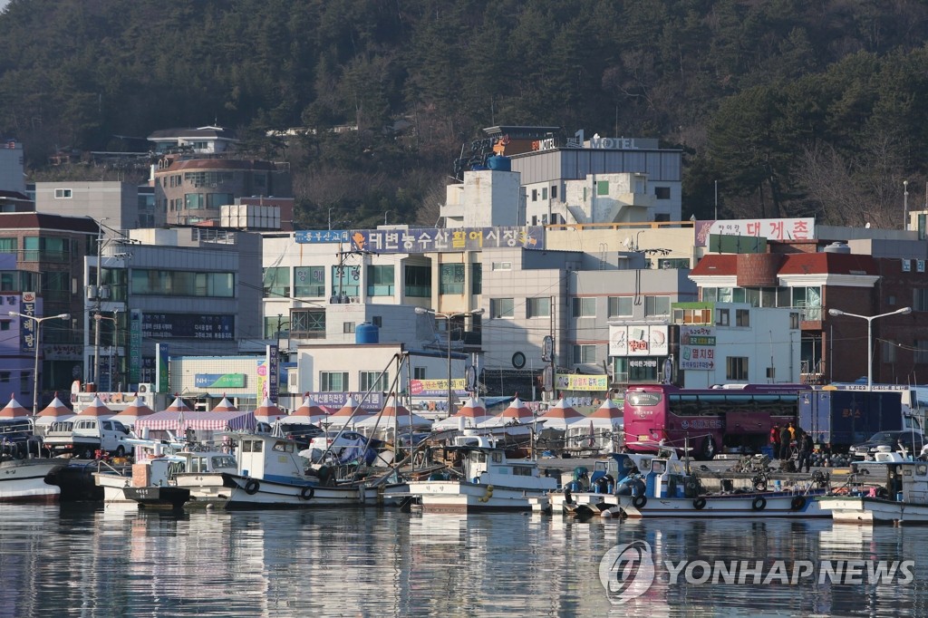 태풍피해 부산 대변항, 복구공사 시작…내진성능도 보강
