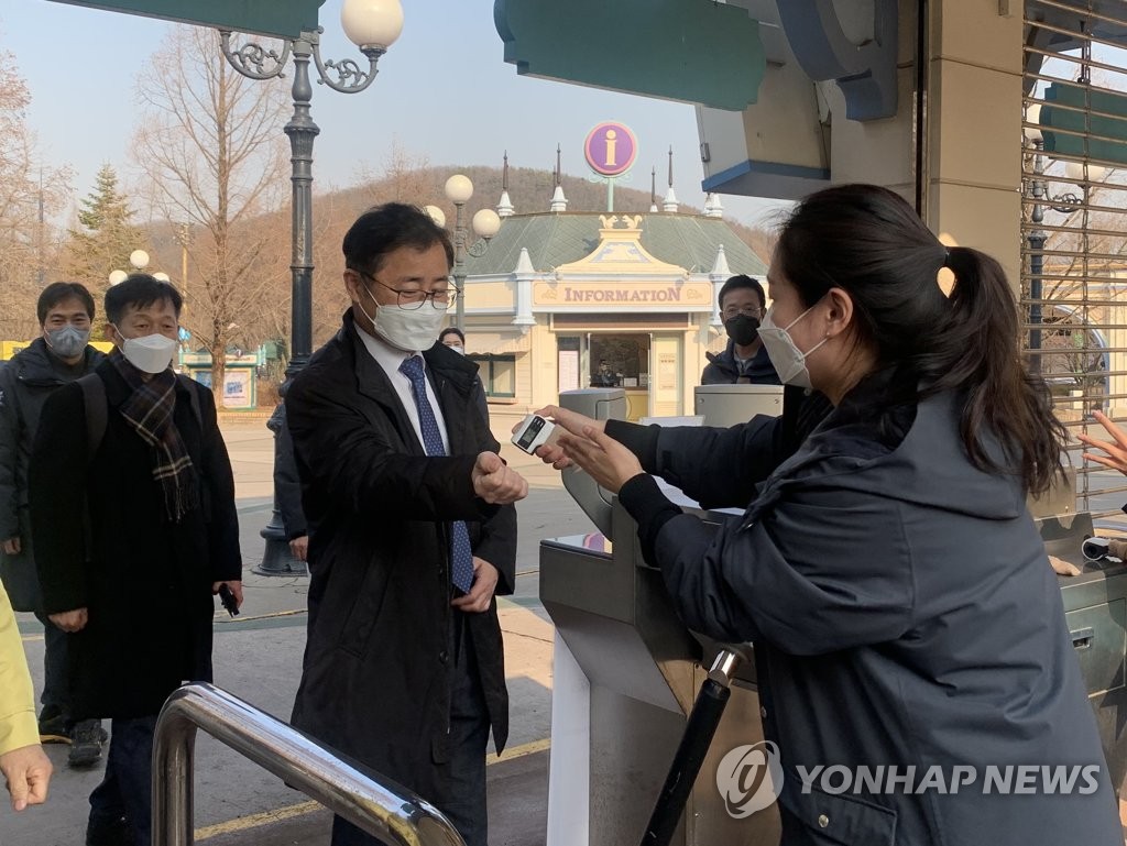 오영우 차관, 유원시설 방역 현장 점검