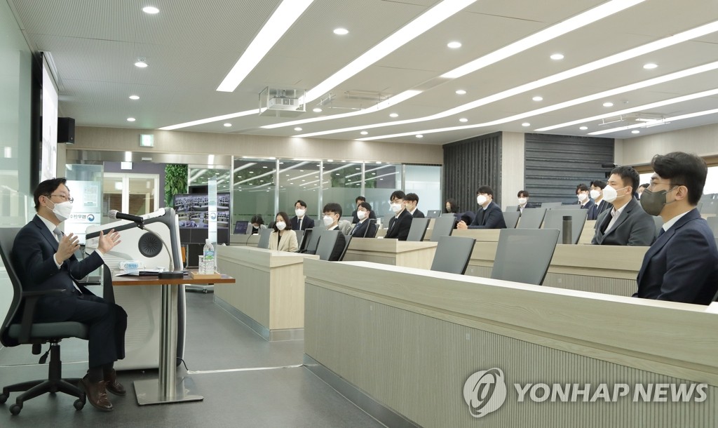 박범계 장관, 용인 법무연수원 방문