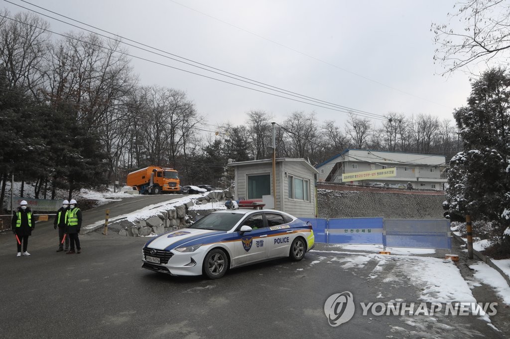 통제된 삼표산업 양주사업소 입구