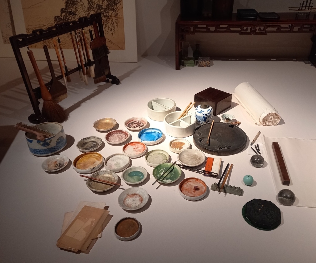 조선시대 백자 그릇, 17세기 화원 그림 도구로도 썼다