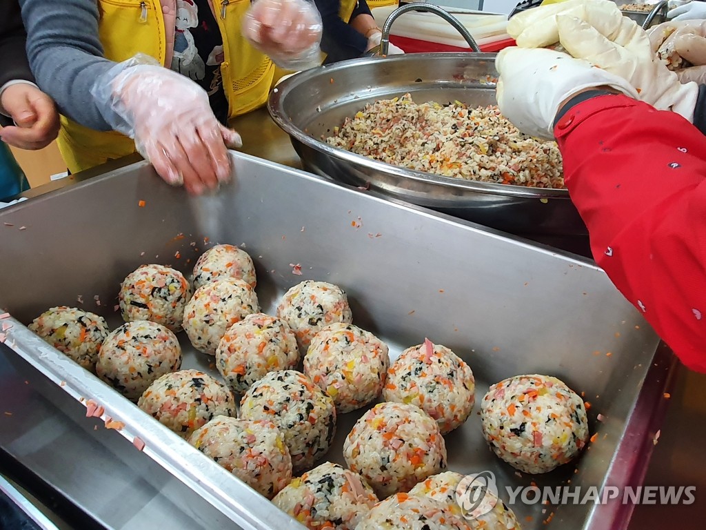 밥 먹을 시간도 없다 산불 현장으로 갈 주먹밥