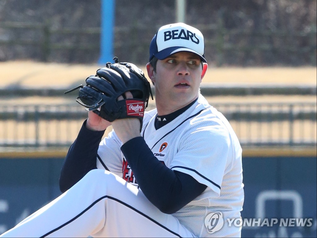 두산 스탁, 시범경기 첫 등판에서 156㎞…안우진과 구속 경쟁