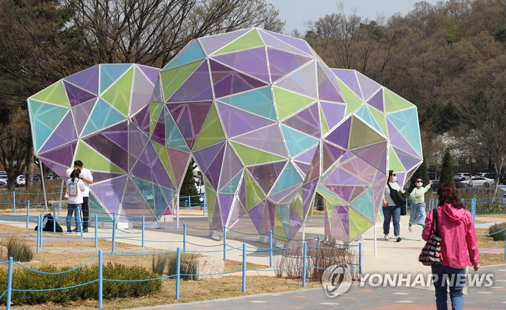 가수 임영웅 팬클럽 후원으로 조성된 Hero 가든