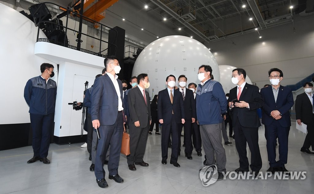 [특징주] 우주산업 육성 기대감에 우주항공 관련주 강세