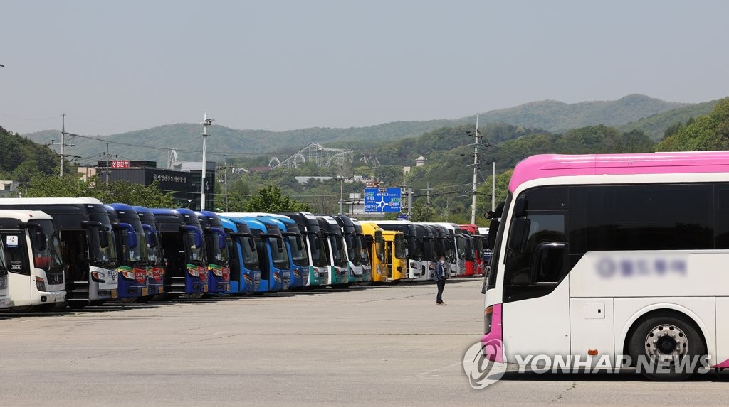 다시 찾아온 관광버스