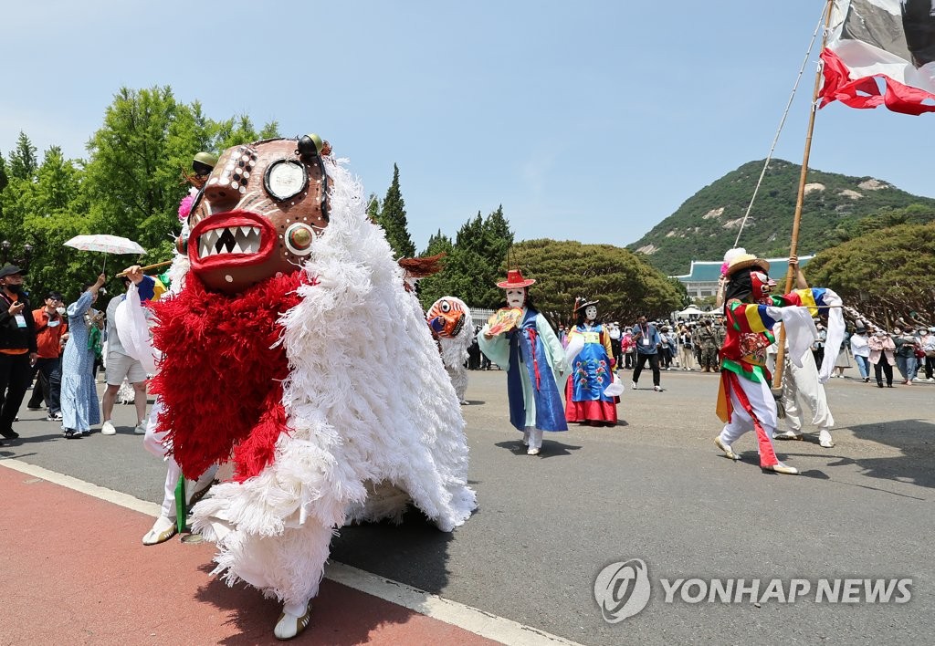 풍물 공연 펼쳐지는 청와대 거리