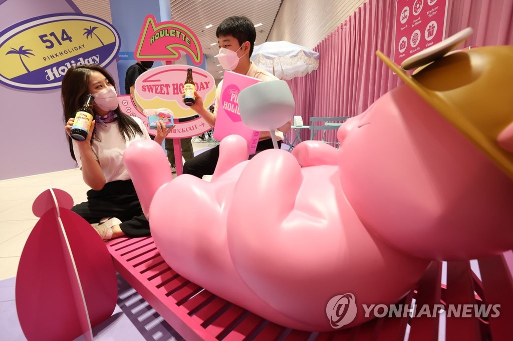 여행의 즐거움 느끼세요