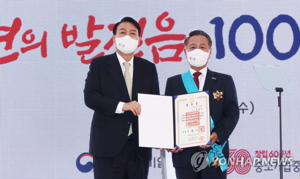 금탑산업훈장 받는 신우콘크리트 산업 김동우 대표이사