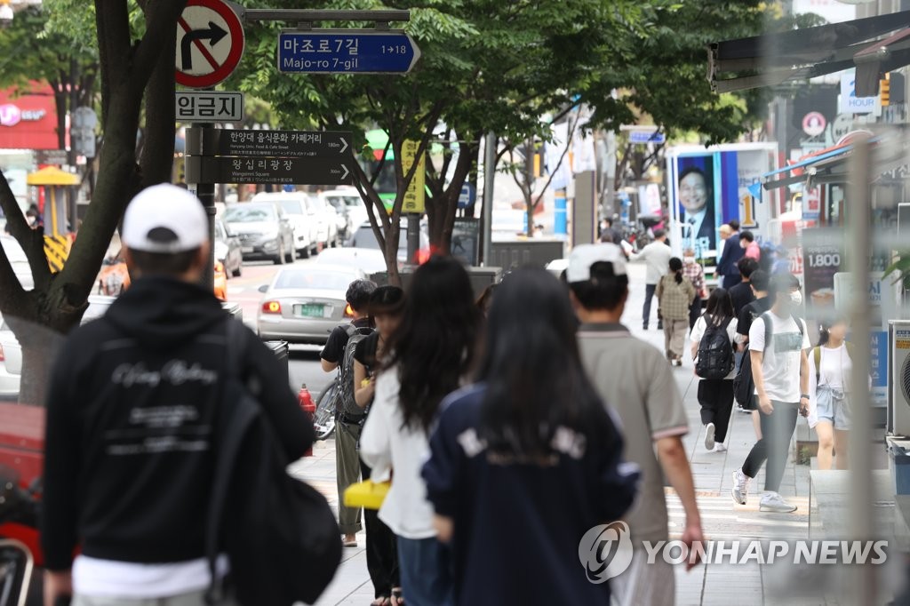 발길 이어지는 대학 식당가