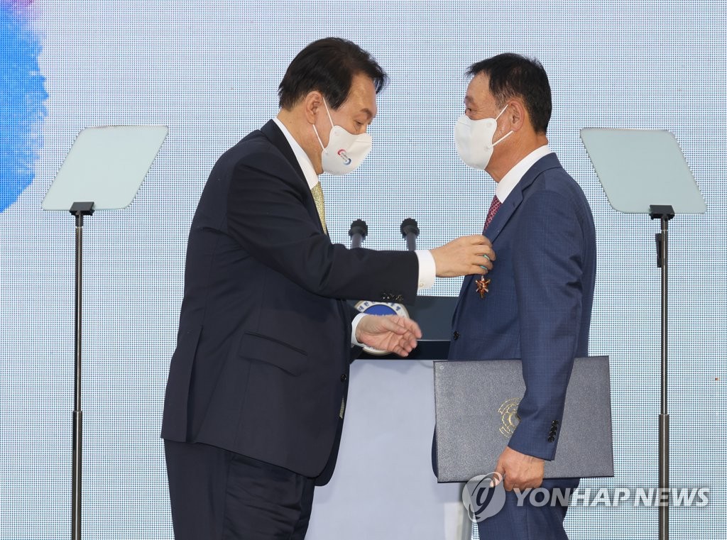 철탑산업훈장 받는 프린테크케이알 임종두 대표이사